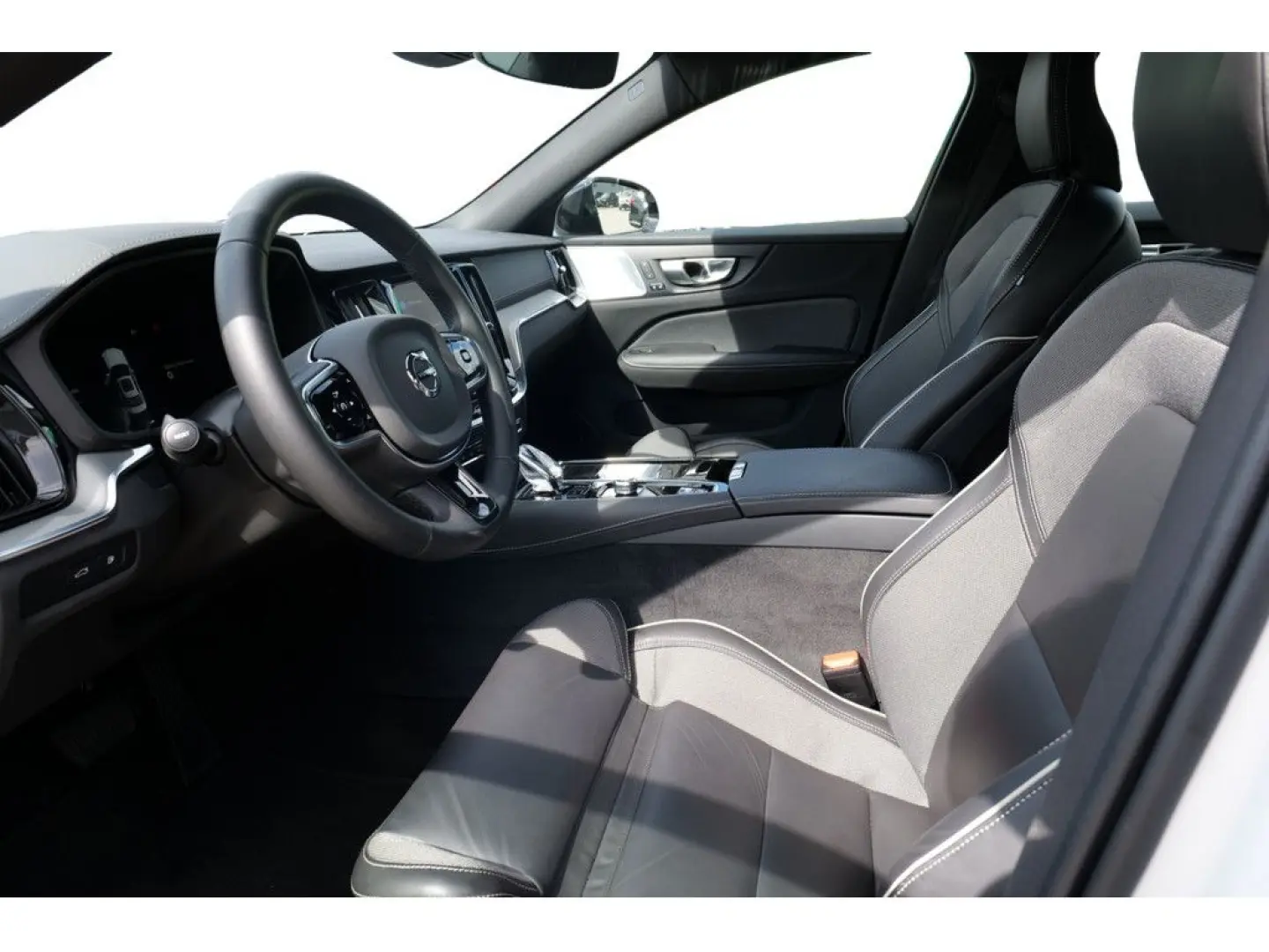 S60 Lim. T8 Ultimate Dark Recharge Plug-In Hybri