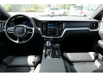 S60 Lim. T8 Ultimate Dark Recharge Plug-In Hybri