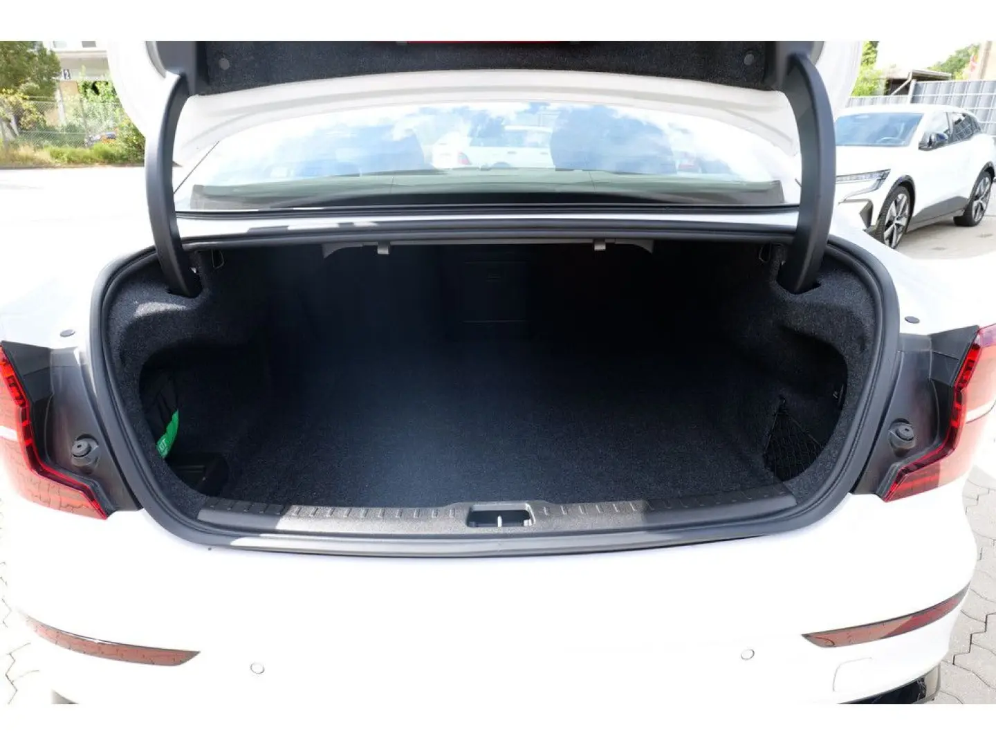 S60 Lim. T8 Ultimate Dark Recharge Plug-In Hybri