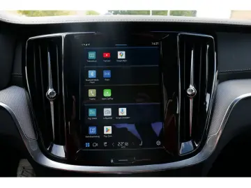 S60 Lim. T8 Ultimate Dark Recharge Plug-In Hybri