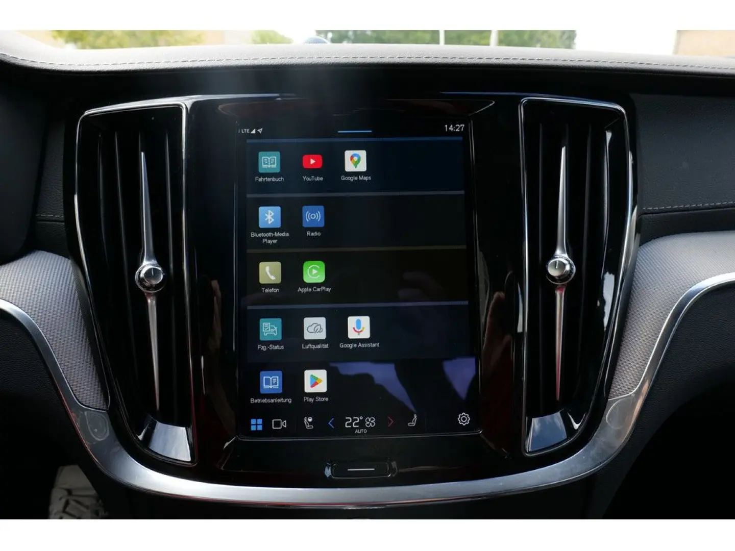 S60 Lim. T8 Ultimate Dark Recharge Plug-In Hybri