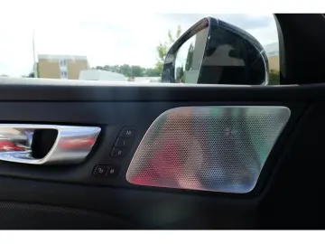 S60 Lim. T8 Ultimate Dark Recharge Plug-In Hybri