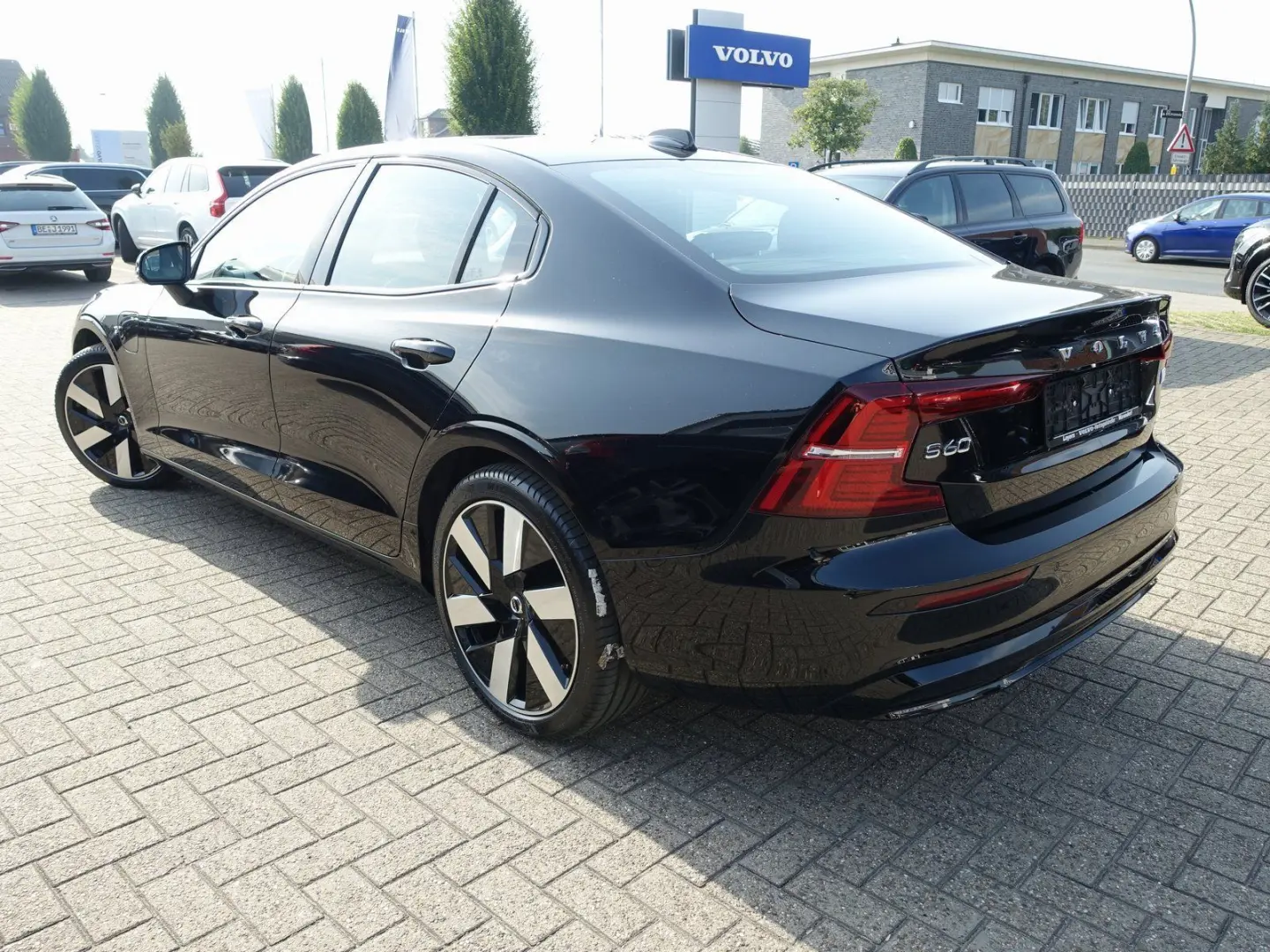 S60 Recharge Ultimate T8 AWD 360  B&W Massage