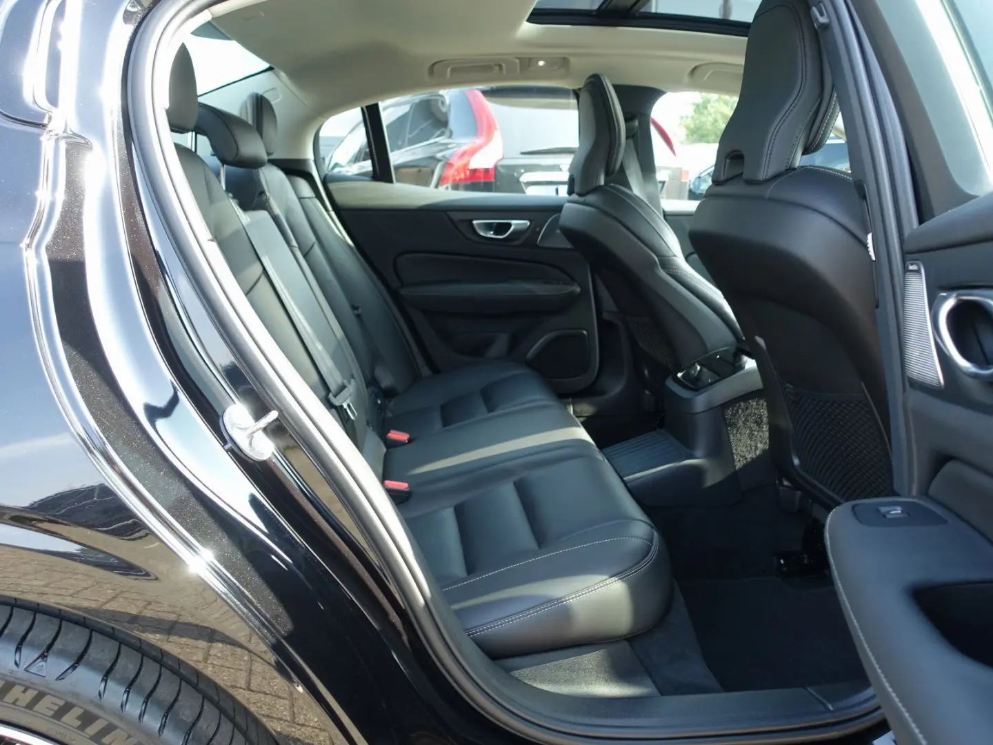 S60 Recharge Ultimate T8 AWD 360  B&W Massage