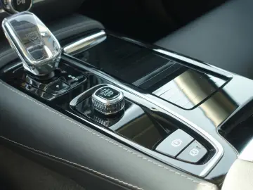 S60 Recharge Ultimate T8 AWD 360  B&W Massage