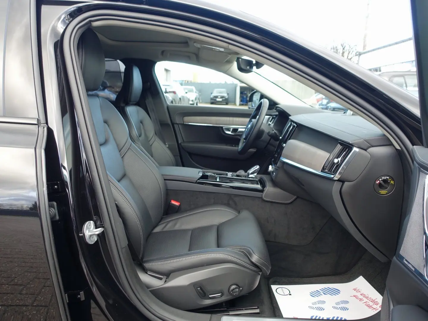 S90 Recharge Ultimate T8 AWD Massage B&W 360