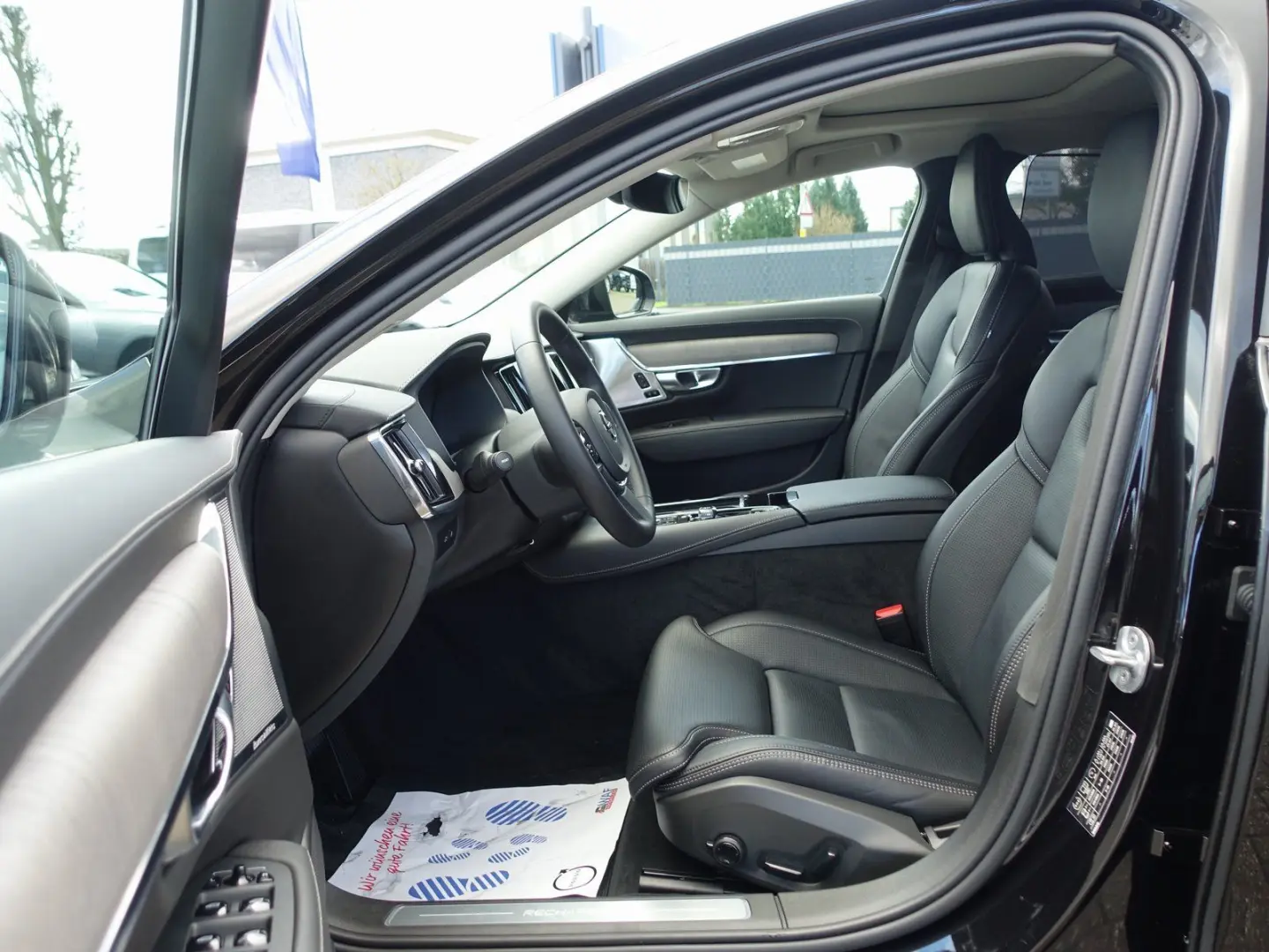 S90 Recharge Ultimate T8 AWD Massage B&W 360