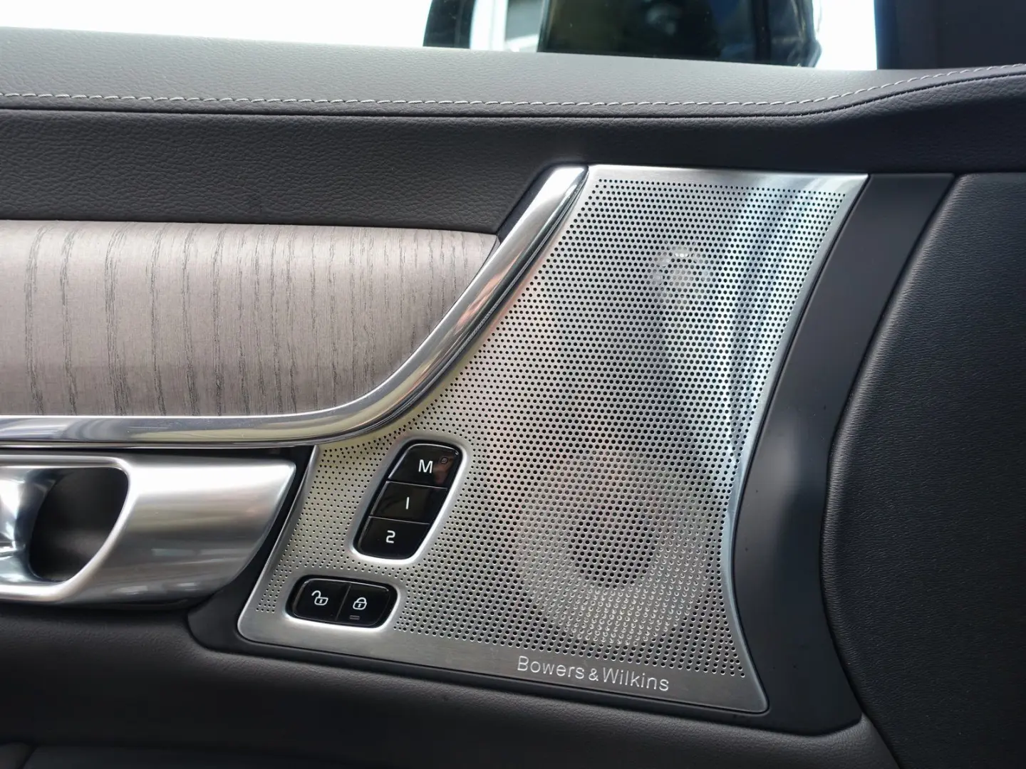 S90 Recharge Ultimate T8 AWD Massage B&W 360