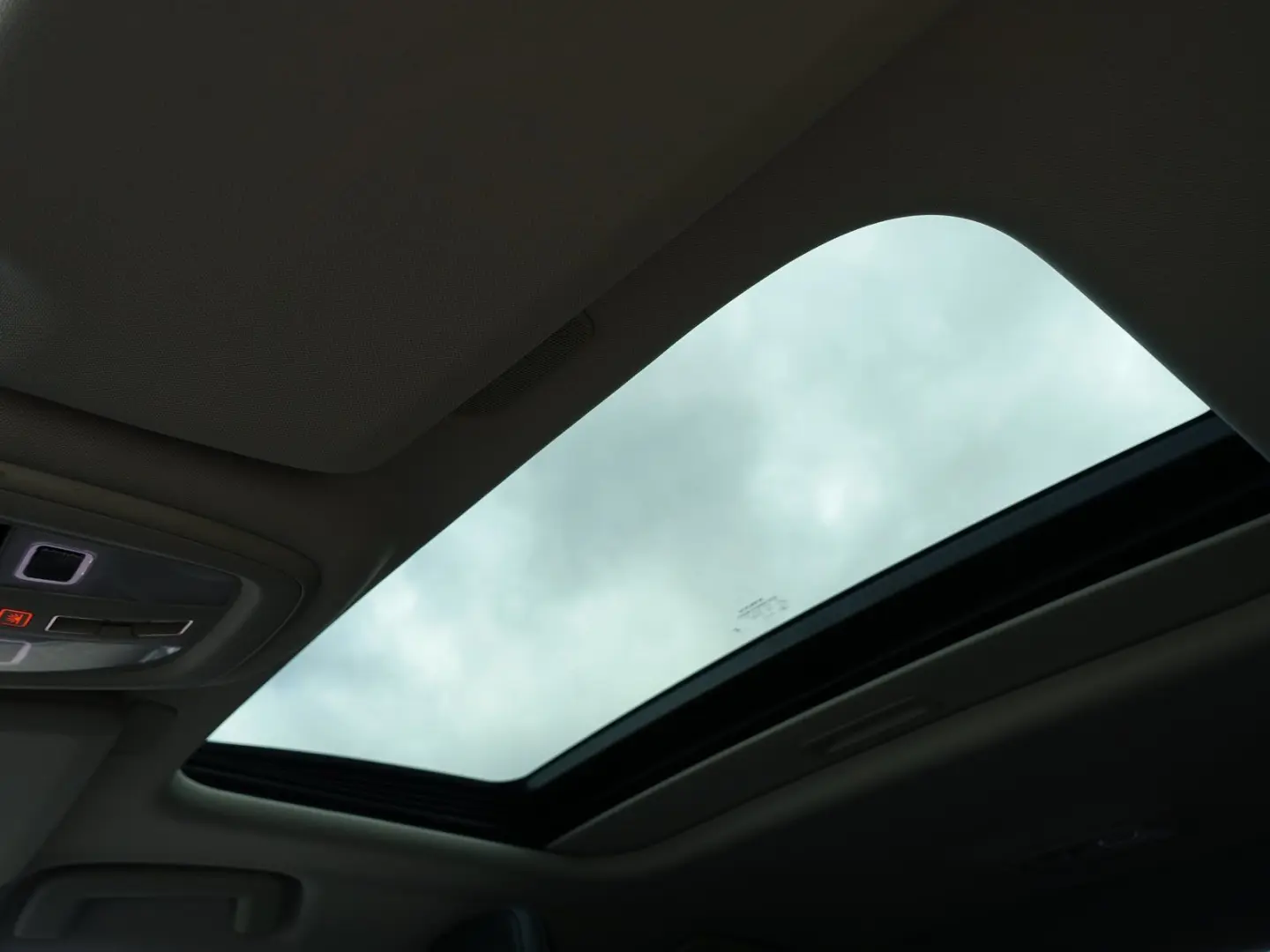 S90 Recharge Ultimate T8 AWD Massage B&W 360