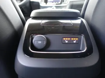 S90 Recharge Ultimate T8 AWD Massage B&W 360