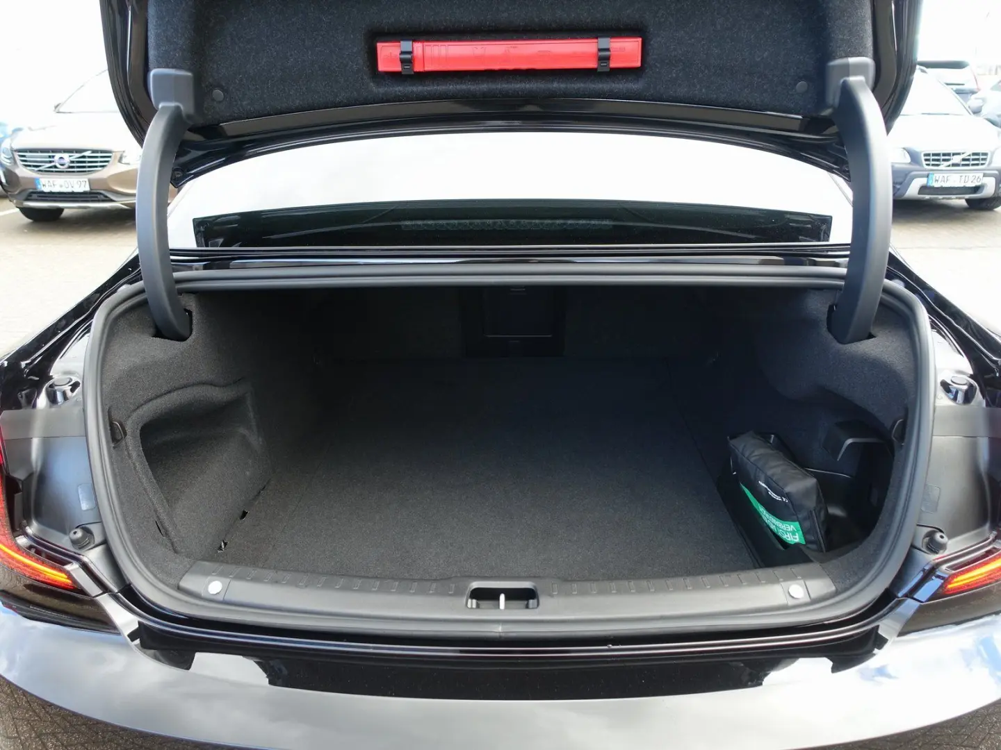 S90 Recharge Ultimate T8 AWD Massage B&W 360