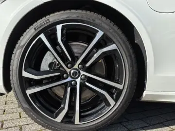 S90 Plus Dark T8 20''LM Luftf. Pano 360kam Harma