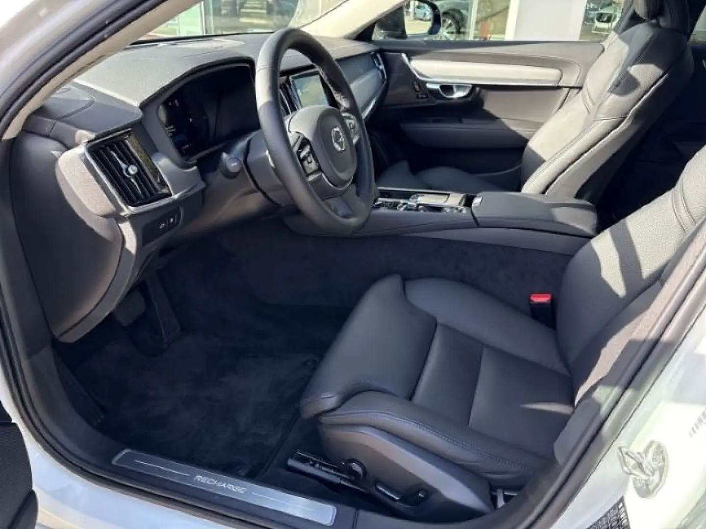 S90 Plus Dark T8 20''LM Luftf. Pano 360kam Harma