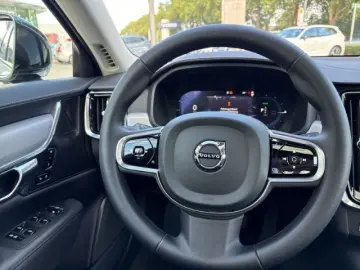 S90 Plus Dark T8 20''LM Luftf. Pano 360kam Harma