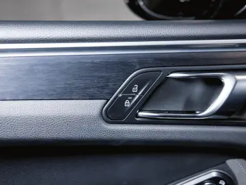 Macan GTS Sport Chrono Burmester Standheizung