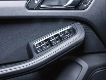 Macan T Panoramadach Luftf. -10 MM Sportsitze