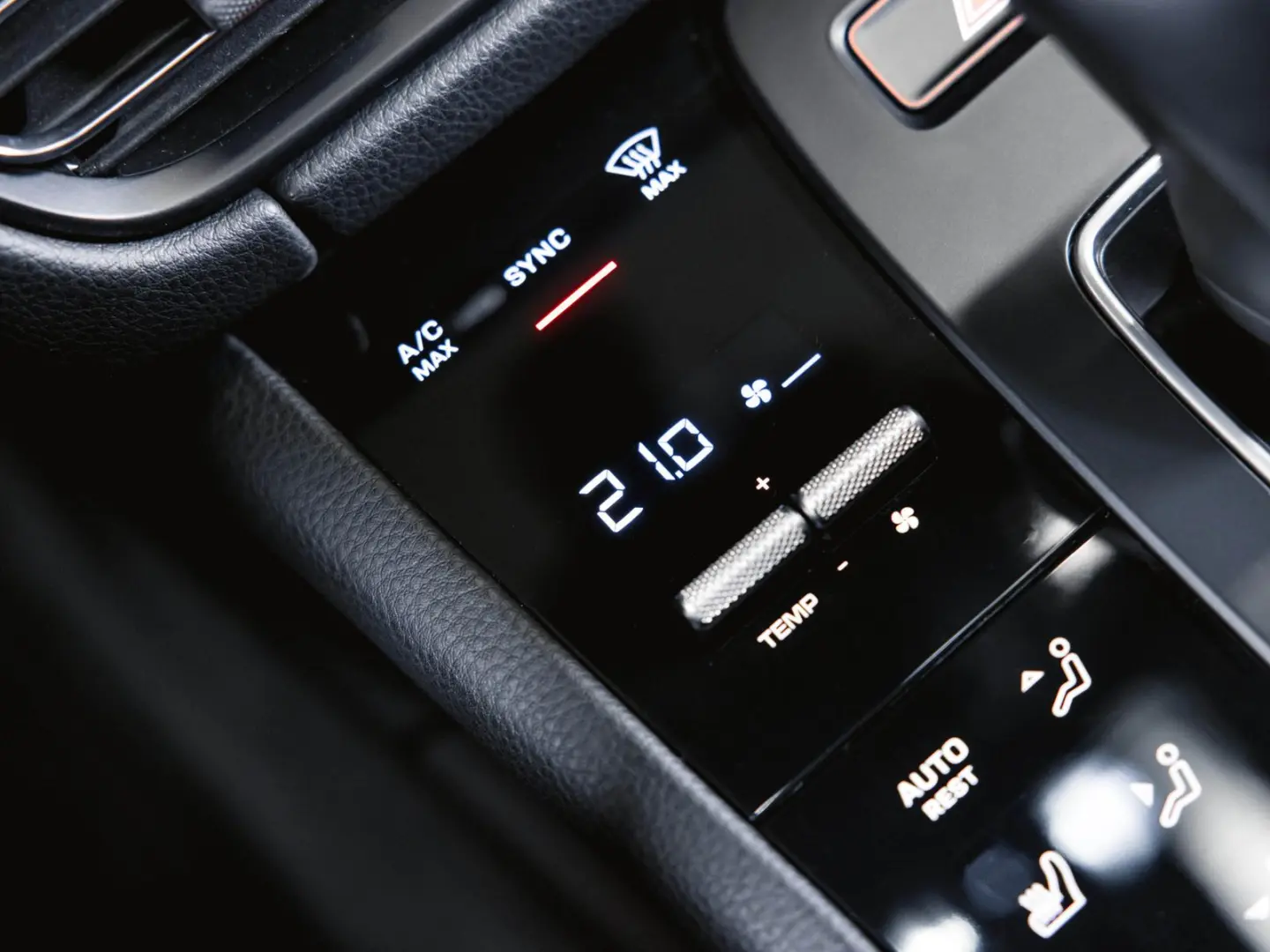 Macan T Panoramadach Luftf. -10 MM Sportsitze