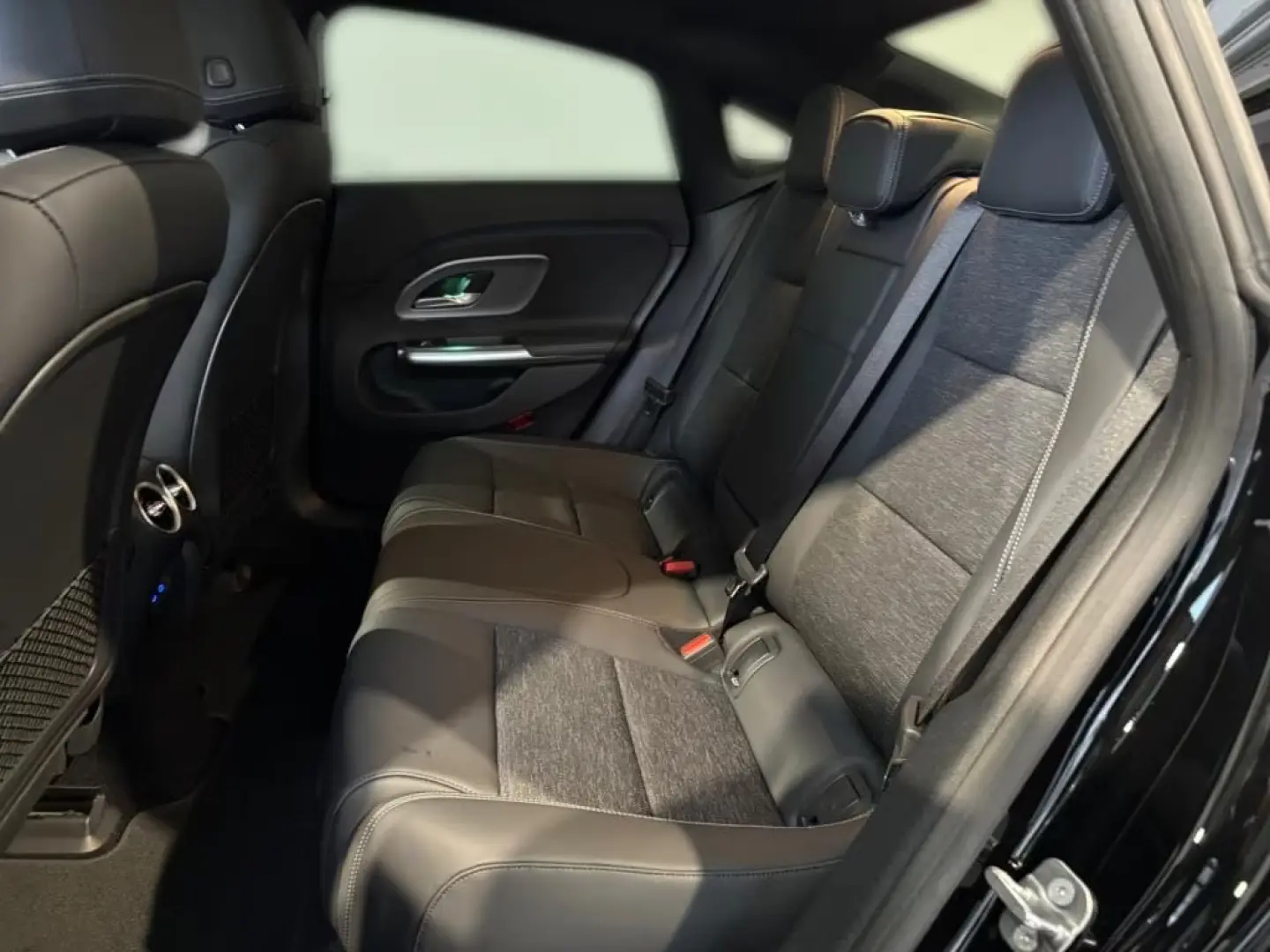 Mercedes-Benz CLA 350 4M EQ  W-PUMPE LED LM-FELGEN