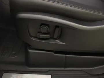 Land Rover Defender 90 D300 X-Dynamic SE AHK Pano