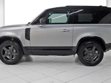 Land Rover Defender 90 D300 X-Dynamic SE AHK Pano