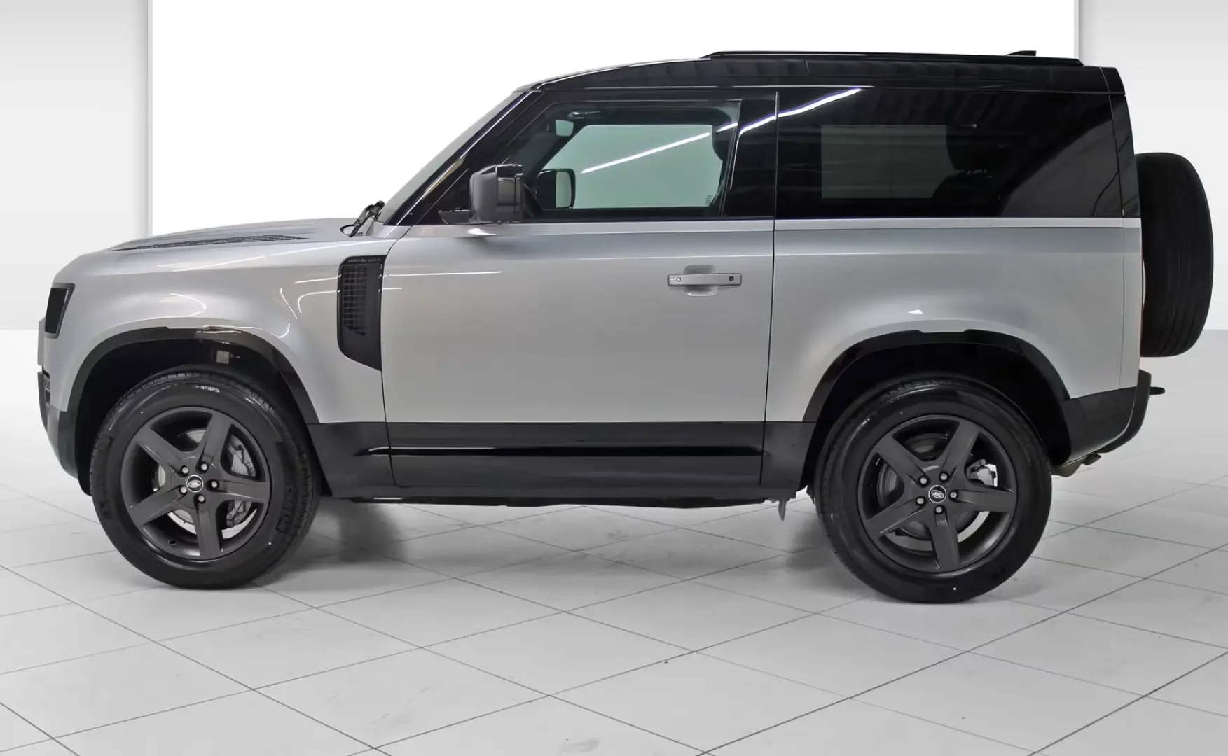 Land Rover Defender 90 D300 X-Dynamic SE AHK Pano