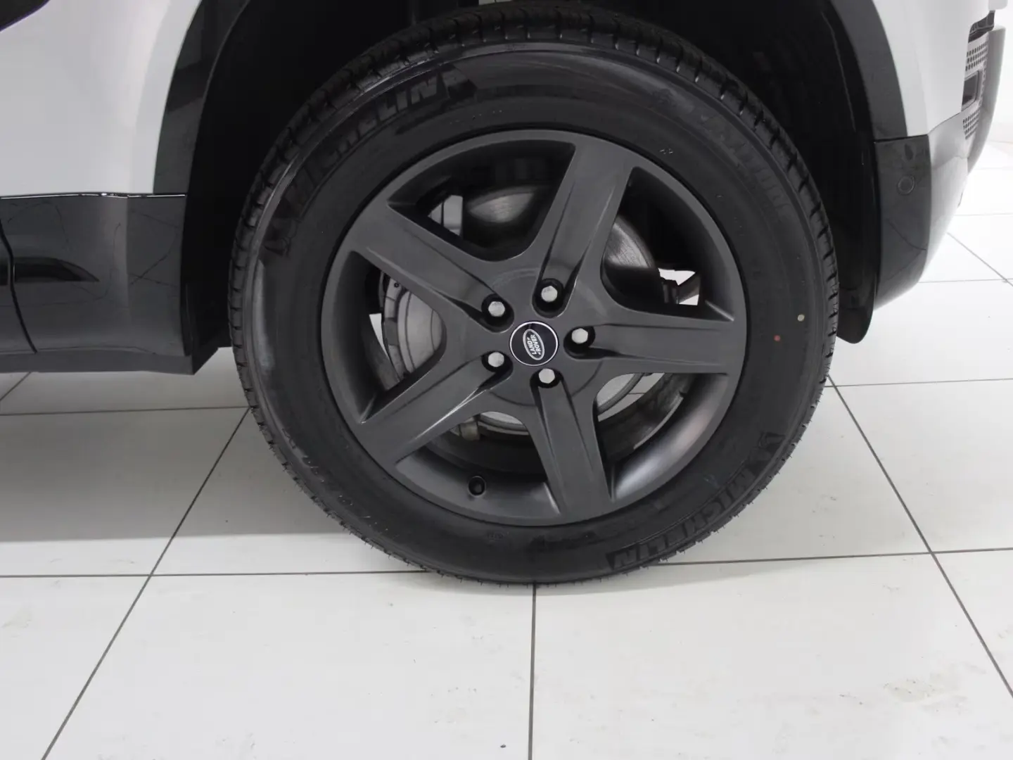 Land Rover Defender 90 D300 X-Dynamic SE AHK Pano