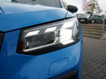 SQ2 2.0 TFSI quattro LED Navi ACC S-Sitze PDC