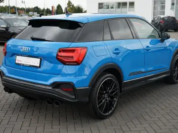 SQ2 2.0 TFSI quattro LED Navi ACC S-Sitze PDC