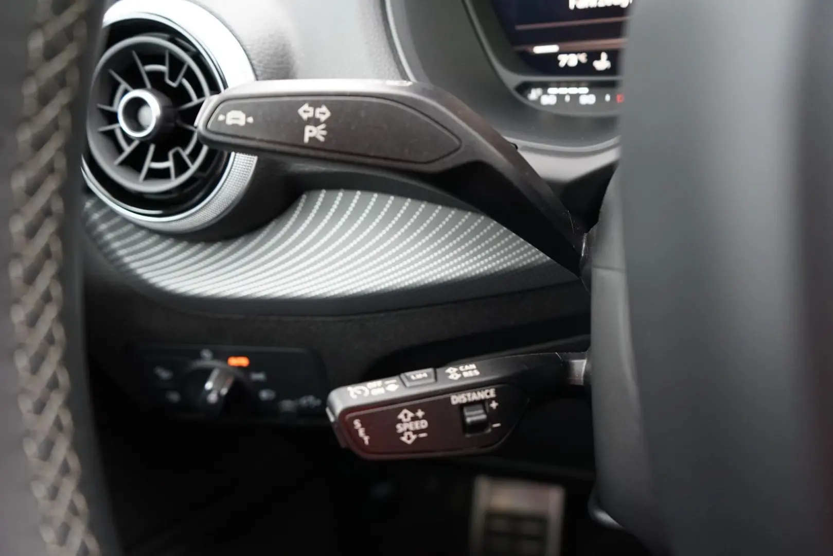 SQ2 2.0 TFSI quattro LED Navi ACC S-Sitze PDC