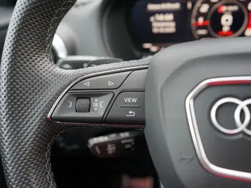 SQ2 2.0 TFSI quattro LED Navi ACC S-Sitze PDC