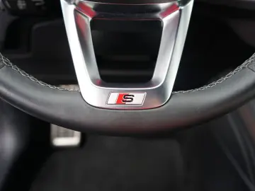 SQ2 2.0 TFSI quattro LED Navi ACC S-Sitze PDC