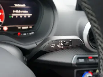 SQ2 2.0 TFSI quattro LED Navi ACC S-Sitze PDC