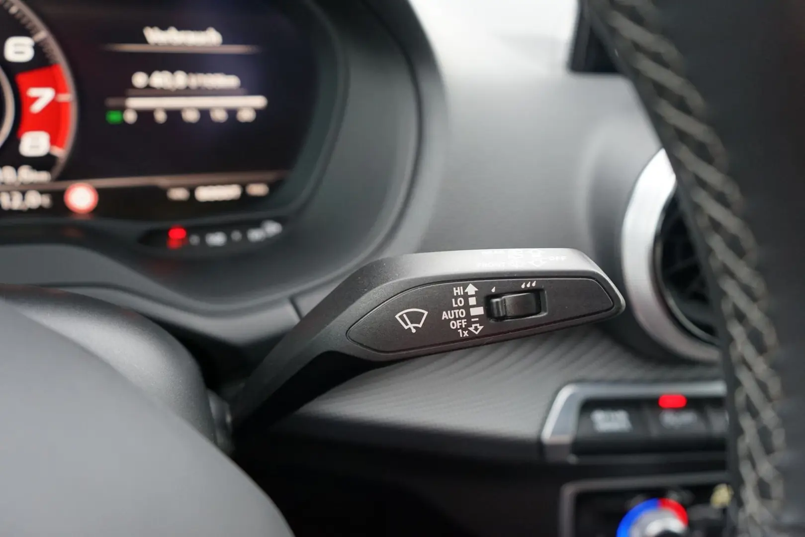 SQ2 2.0 TFSI quattro LED Navi ACC S-Sitze PDC