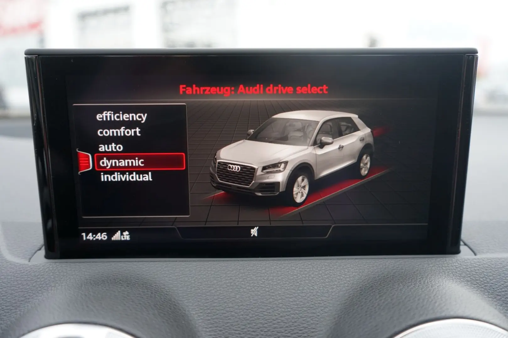 SQ2 2.0 TFSI quattro LED Navi ACC S-Sitze PDC