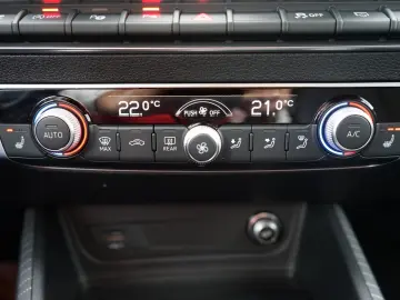 SQ2 2.0 TFSI quattro LED Navi ACC S-Sitze PDC