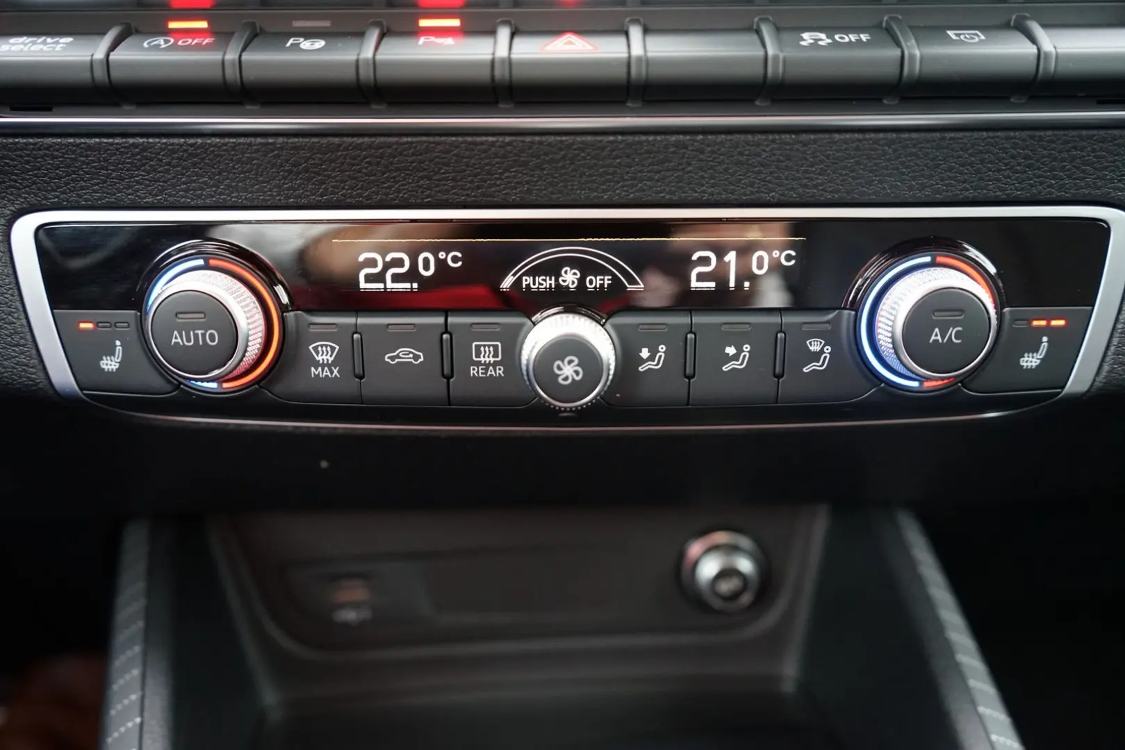 SQ2 2.0 TFSI quattro LED Navi ACC S-Sitze PDC