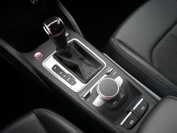 SQ2 2.0 TFSI quattro LED Navi ACC S-Sitze PDC