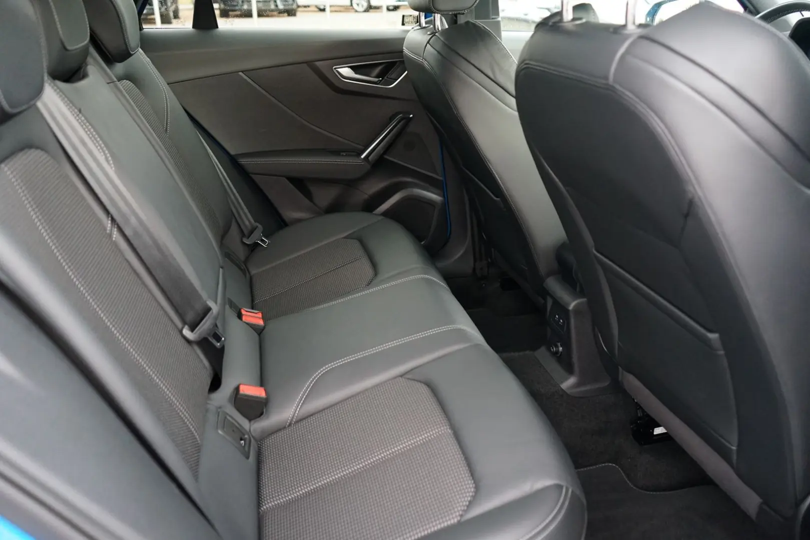 SQ2 2.0 TFSI quattro LED Navi ACC S-Sitze PDC