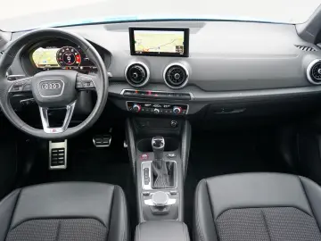 SQ2 2.0 TFSI quattro LED Navi ACC S-Sitze PDC