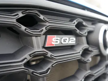 SQ2 2.0 TFSI quattro LED Navi ACC S-Sitze PDC