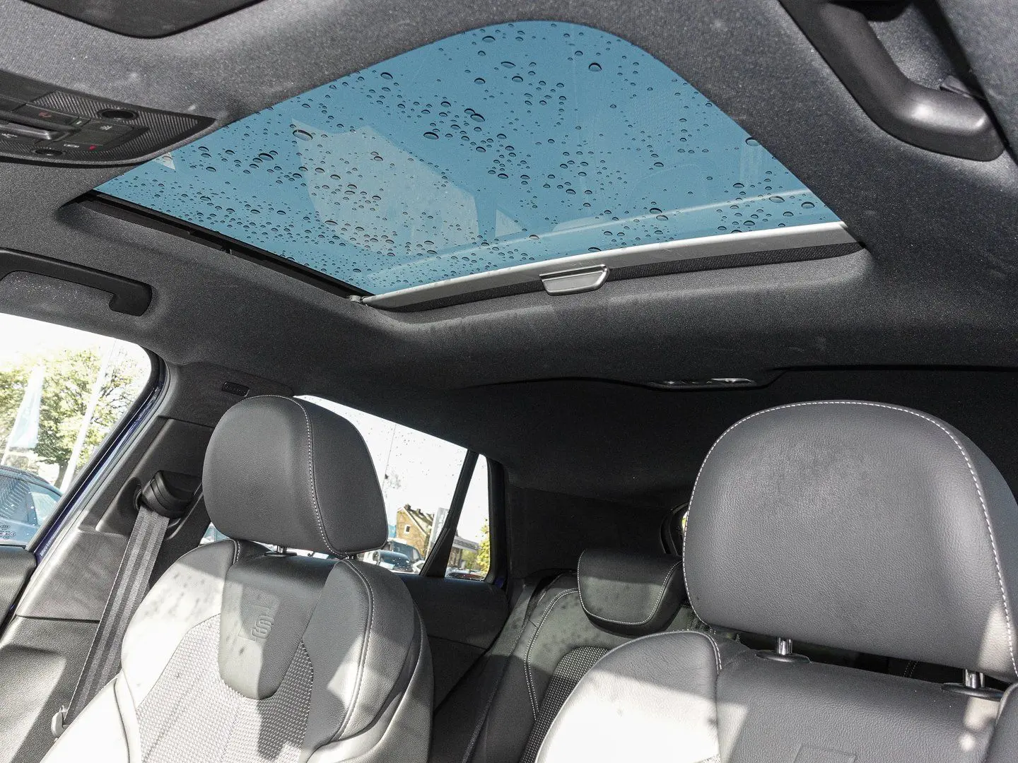 SQ2 TFSI S tronic Sonos Virtuell LED