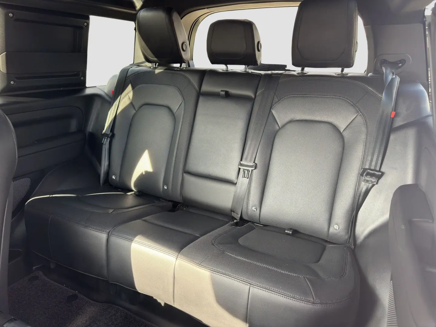 Defender 90 D300 X-Dynamic SE AHK Black-P. Winte