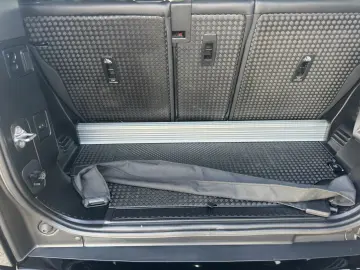 Defender 90 D300 X-Dynamic SE AHK Black-P. Winte