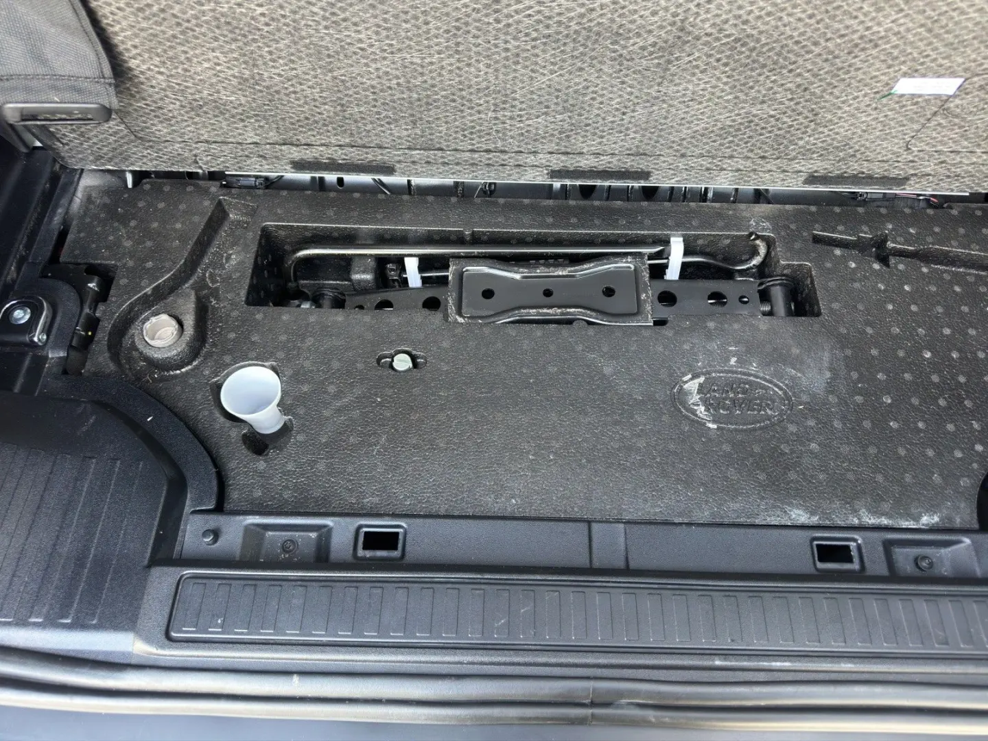 Defender 90 D300 X-Dynamic SE AHK Black-P. Winte