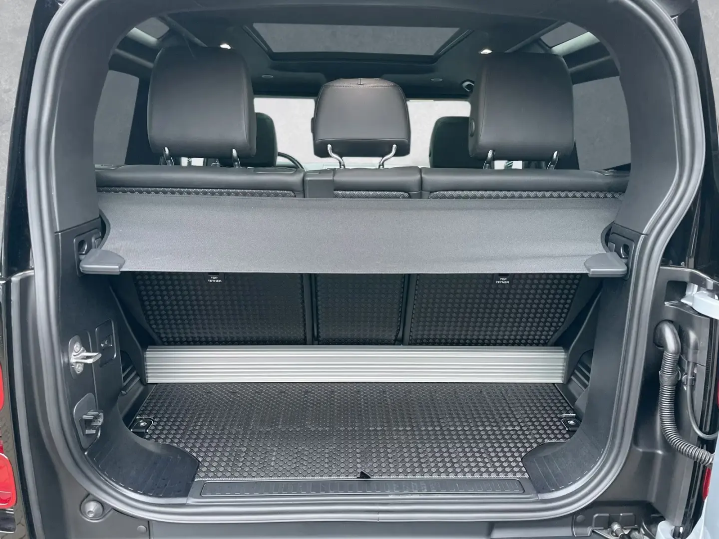 Land Rover Defender 90 D300 X-Dynamic SE NEGRU PACH