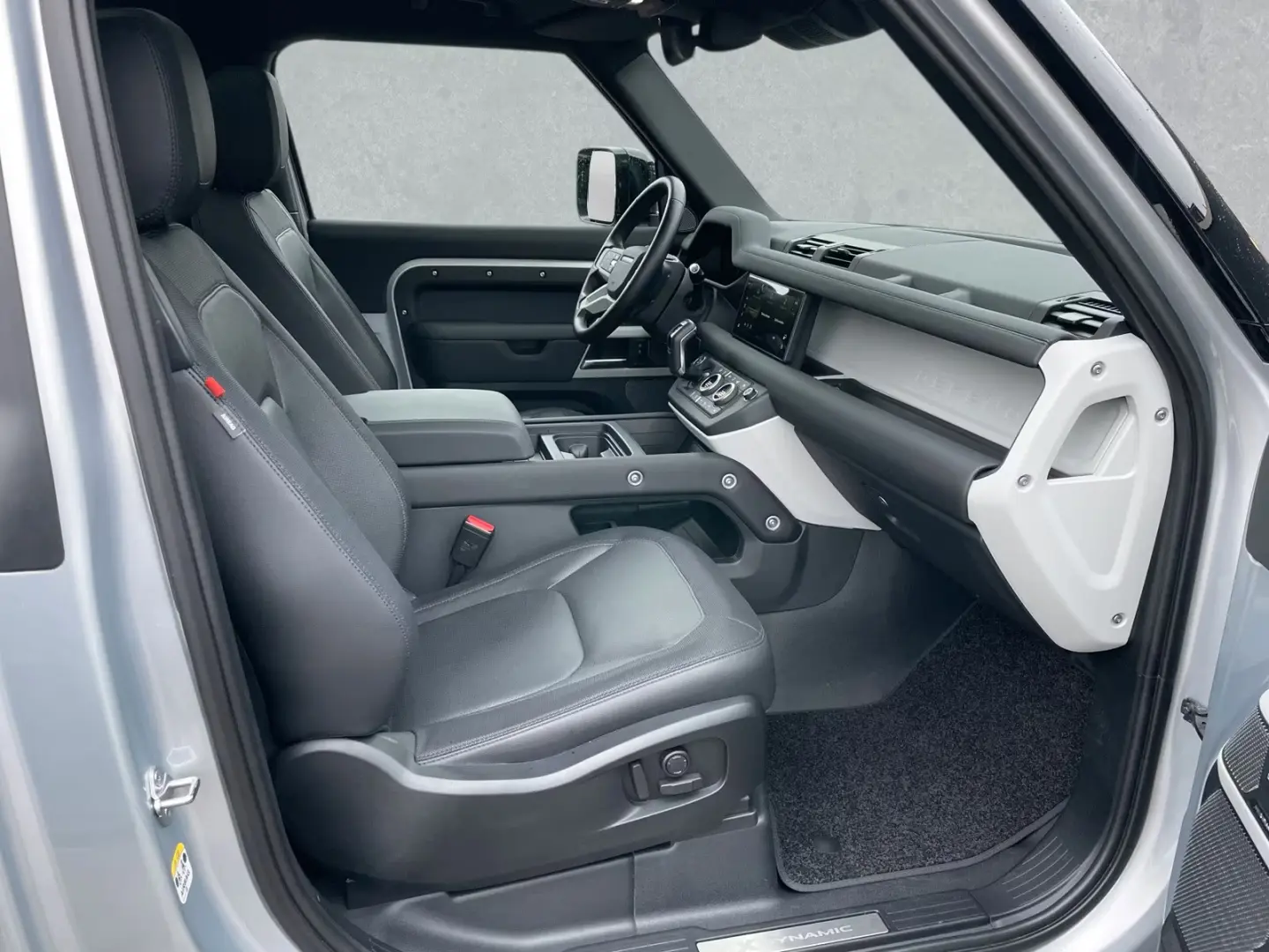 Land Rover Defender 90 D300 X-Dynamic SE NEGRU PACH