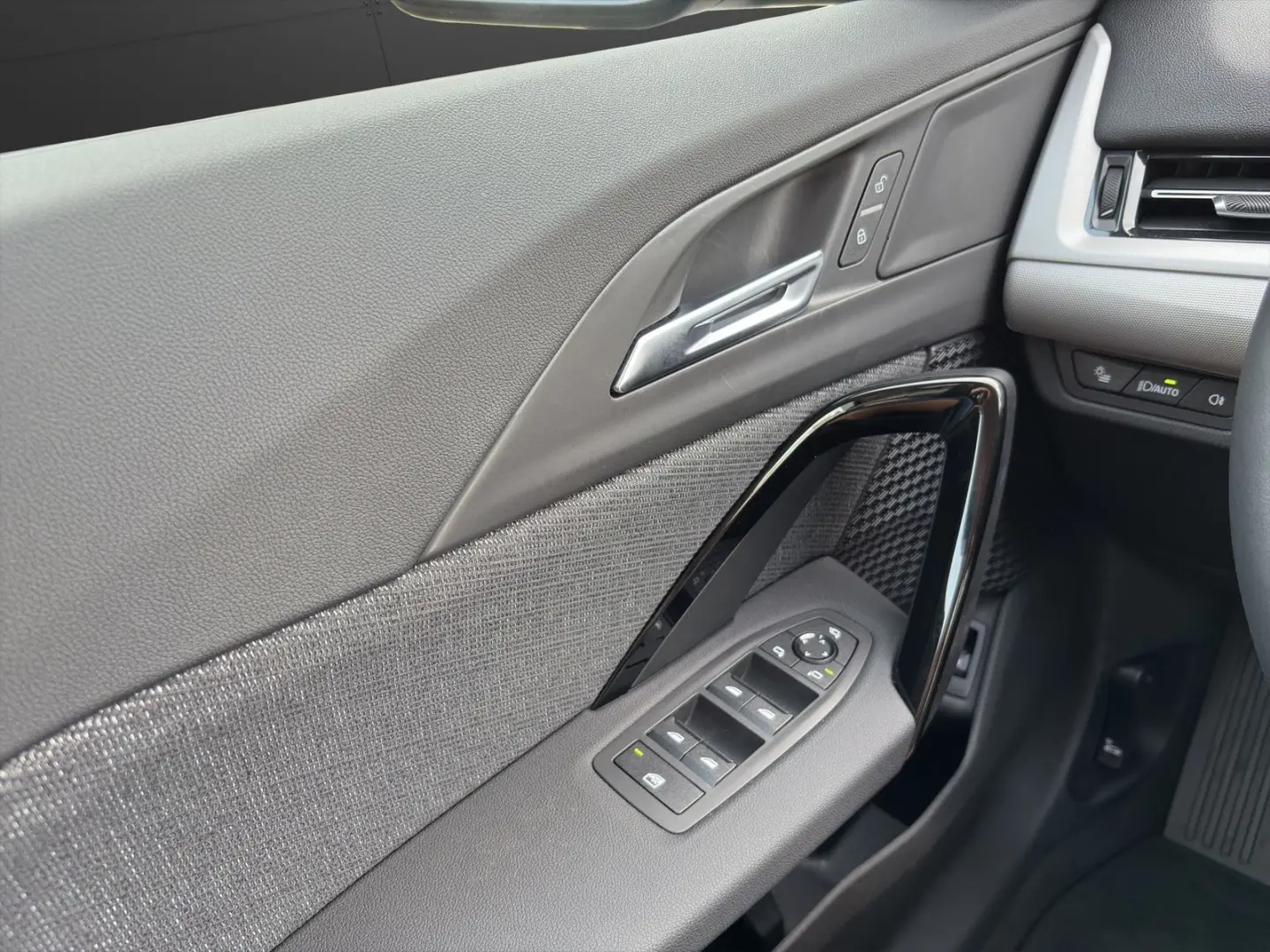 X1 sDrive20i NP56799 - adp.LED DrivingAssistPlus