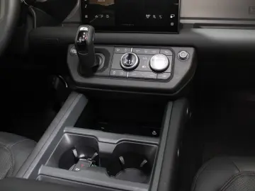 Defender 90 X-Dynamic SE AHK Black Pack DAB LED