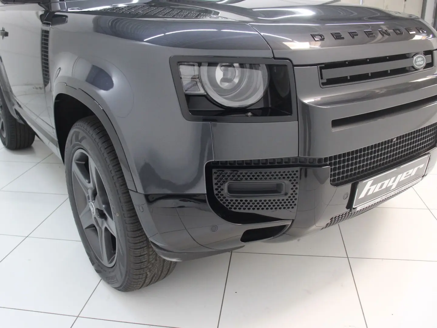 Defender 90 X-Dynamic SE AHK Black Pack DAB LED