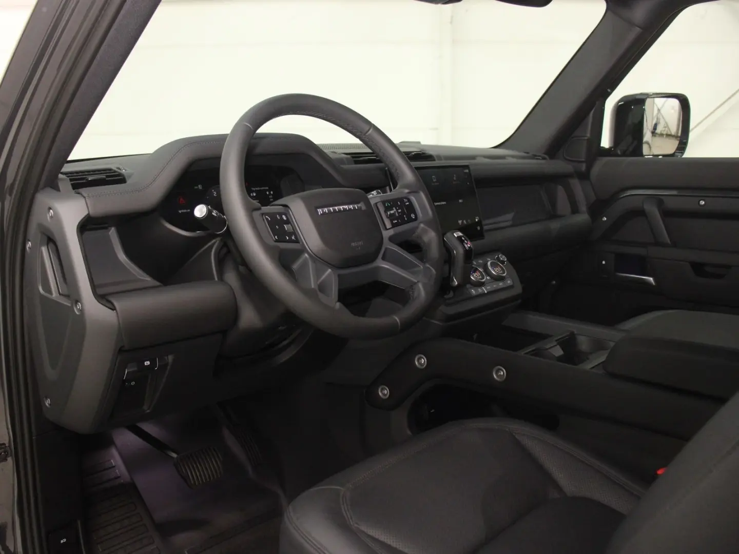 Defender 90 X-Dynamic SE AHK Black Pack DAB LED